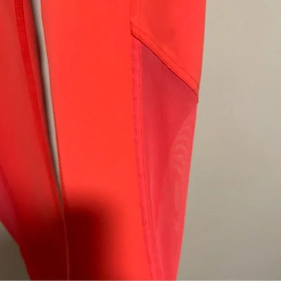 Lululemon Mastered Motion High-Rise Tight 28" in Thermal Red - Picture 3 of 11